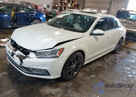 2017 Volkswagen Passat 1.8T Se из США, поврежденный, VIN 1VWGT7A37HC051719